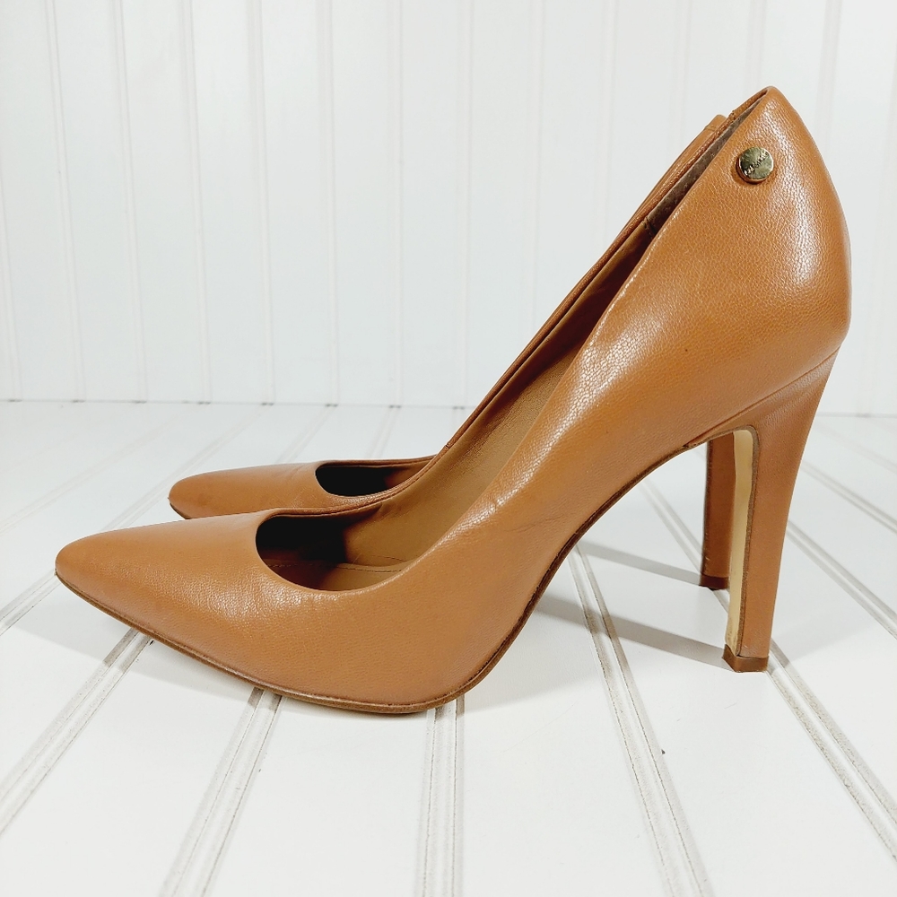 CALVIN KLEIN Brady Pump In Caramel Leather
